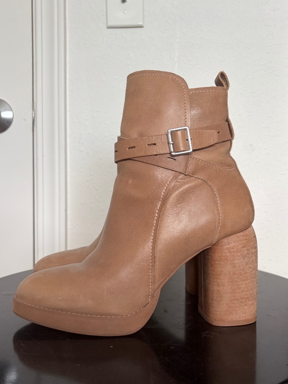 Lucky Brand Women's 9 Heeled Ankle Boots Tan Leather Zip Closure Faux Buckle